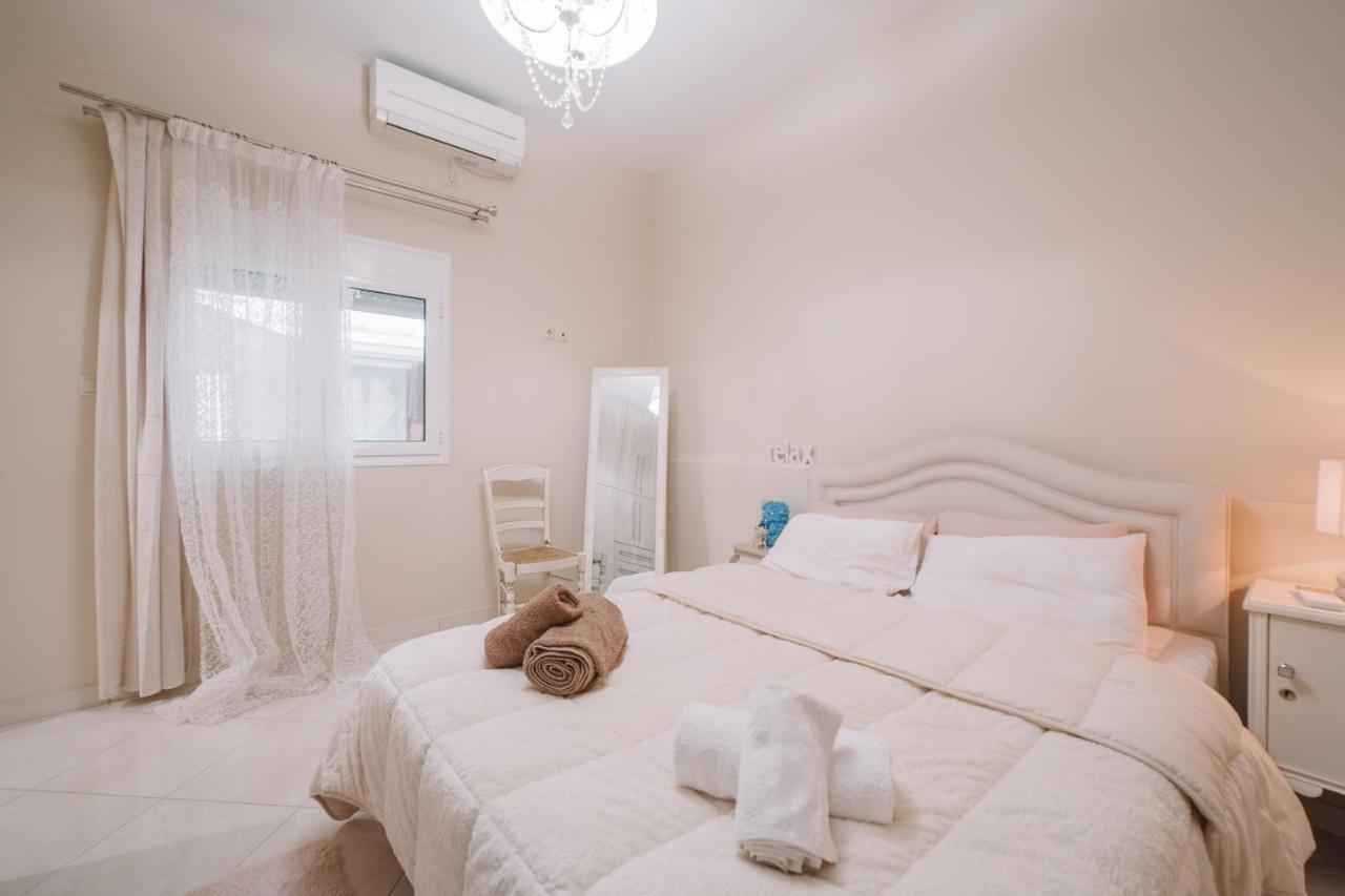 Debbies House * Kalamata